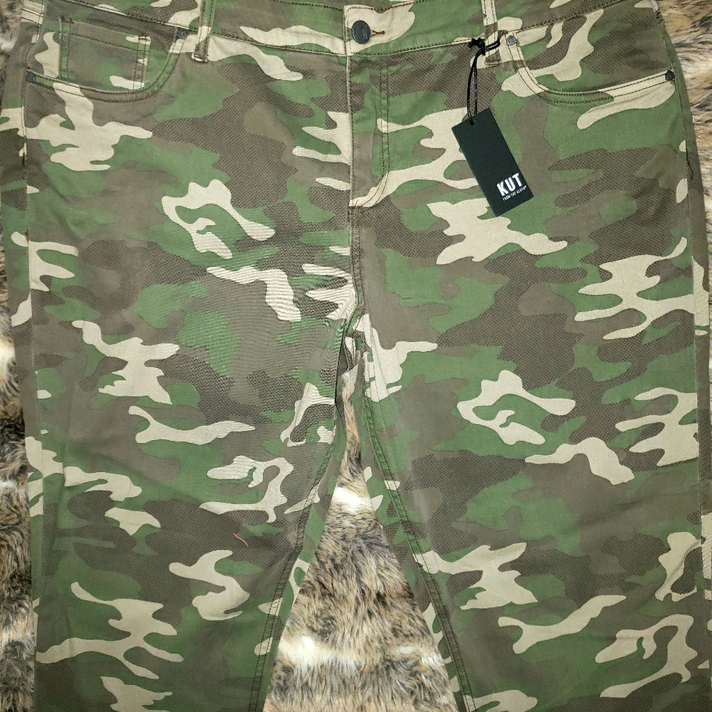 NWT Mia Toothpick Skinny Camo Jeans